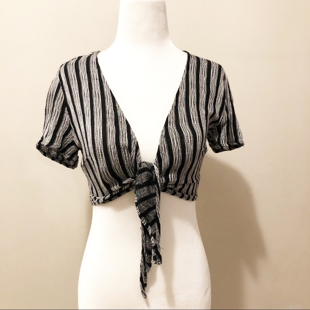 Lulu’s cropped tie-front top